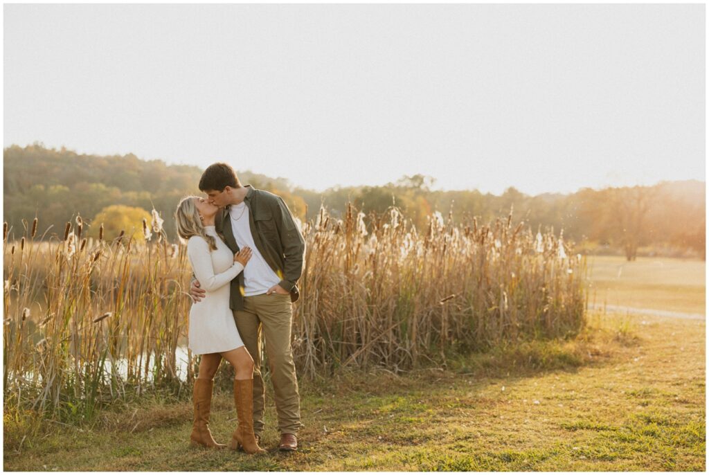 couple kissing